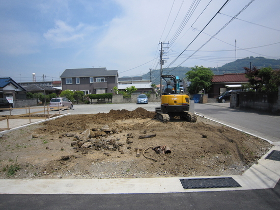 建物の前に造成工事の質も気にしようのイメージ