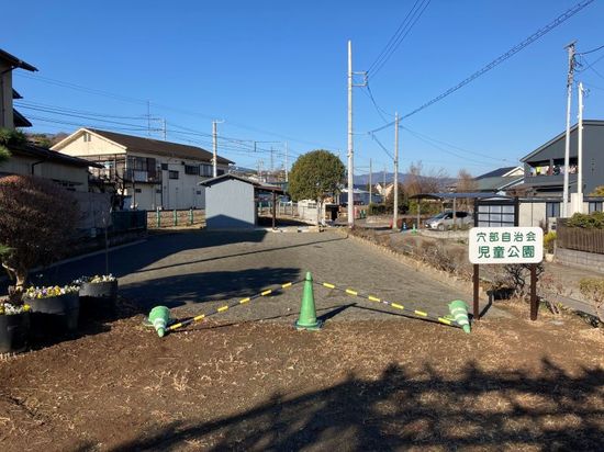 公民館に防犯カメラの増設中のイメージ