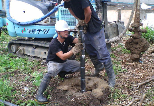 大黒柱の家／タイガーパイル工法工事中