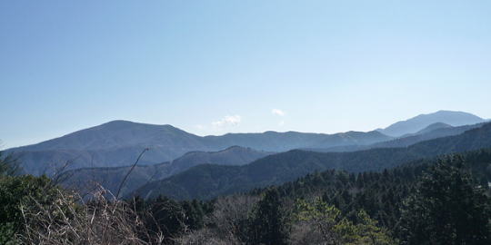 箱根山を望む