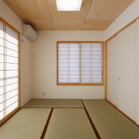 寝室でもある和室は簡潔な佇まいの画像